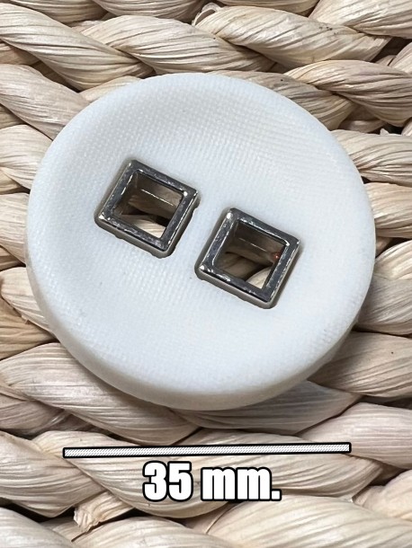 Бяло копче за палто