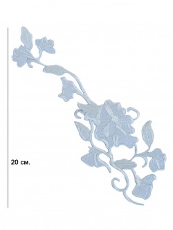Broderie albastru deschis pentru decorarea hainelor